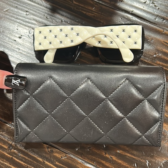 SOLD! CHANEL 2023 STUNNING SHADES. BEAUTIFUL!!!! Enjoyed maybe 3 times. - Picture 14 of 17